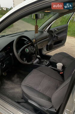 Лифтбек Skoda Superb 2004 в 