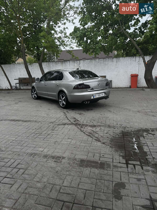 Ліфтбек Skoda Superb 2011 в Рівному