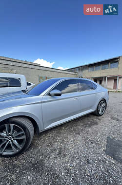 Лифтбек Skoda Superb 2015 в 