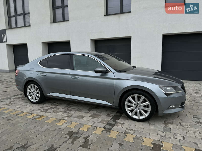 Лифтбек Skoda Superb 2016 в Ужгороде