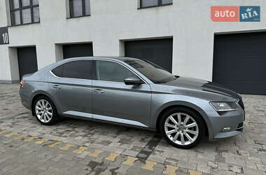 Лифтбек Skoda Superb 2016 в 