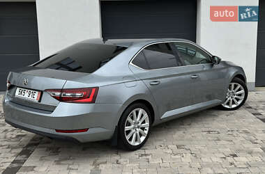 Лифтбек Skoda Superb 2016 в 