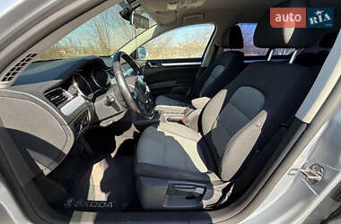 Лифтбек Skoda Superb 2012 в 