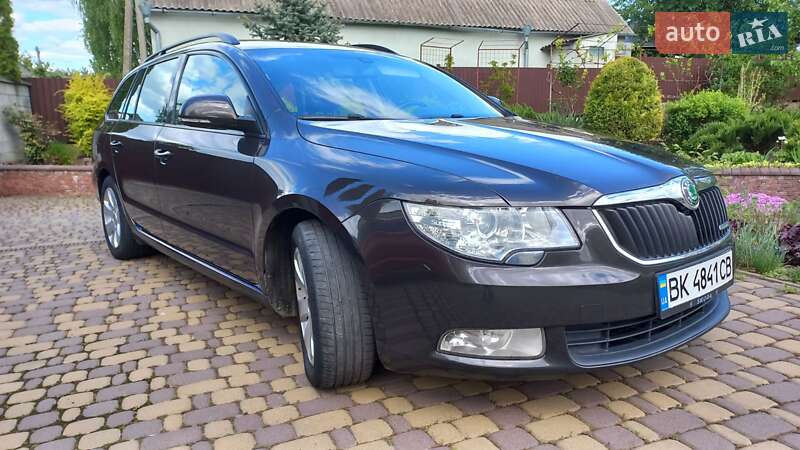 Універсал Skoda Superb 2011 в Рівному