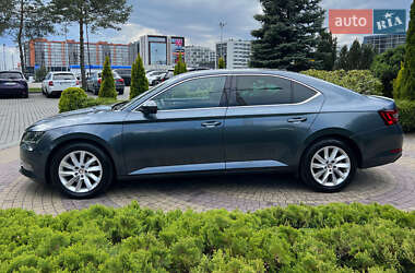 Лифтбек Skoda Superb 2017 в 