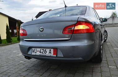 Лифтбек Skoda Superb 2011 в 