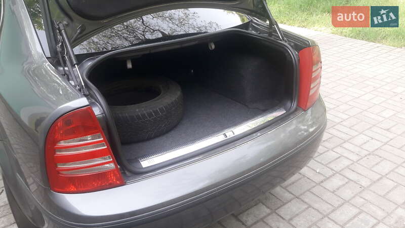 Ліфтбек Skoda Superb 2005 в Глухові
