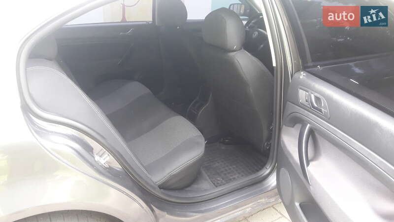 Ліфтбек Skoda Superb 2005 в Глухові