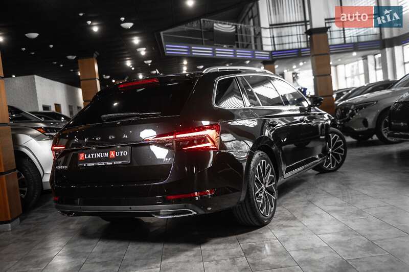 Універсал Skoda Superb 2020 в Ужгороді