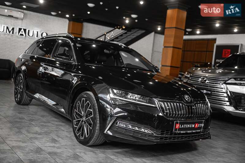Універсал Skoda Superb 2020 в Ужгороді