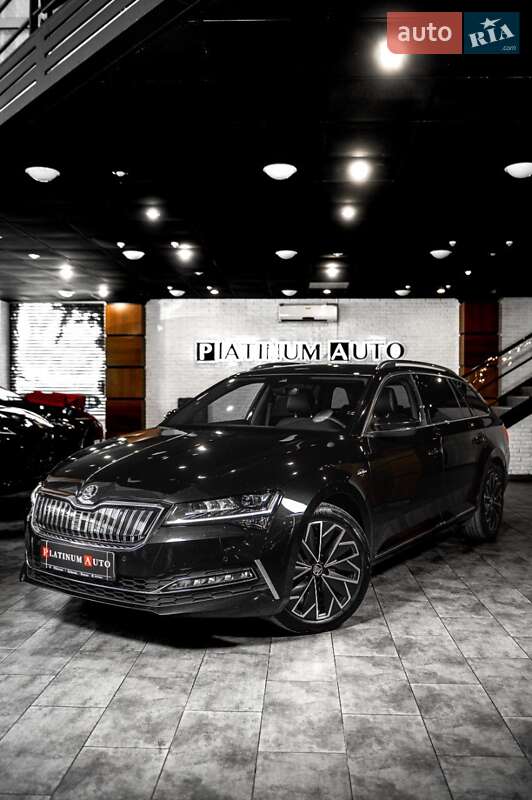 Універсал Skoda Superb 2020 в Ужгороді