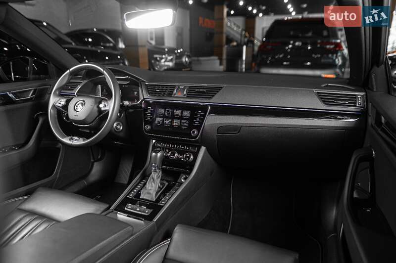 Універсал Skoda Superb 2020 в Ужгороді