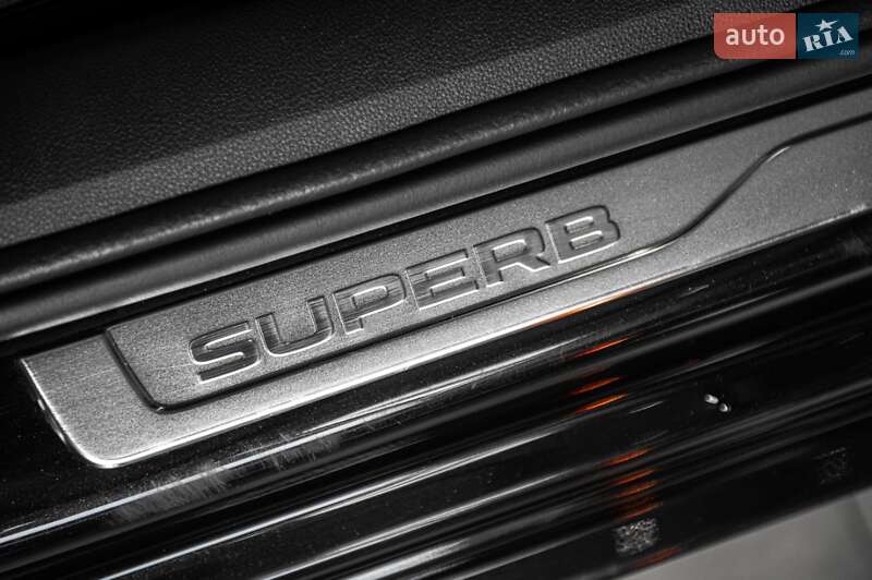 Універсал Skoda Superb 2020 в Ужгороді