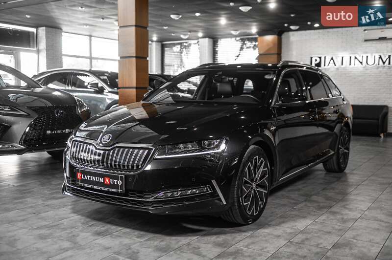 Універсал Skoda Superb 2020 в Ужгороді