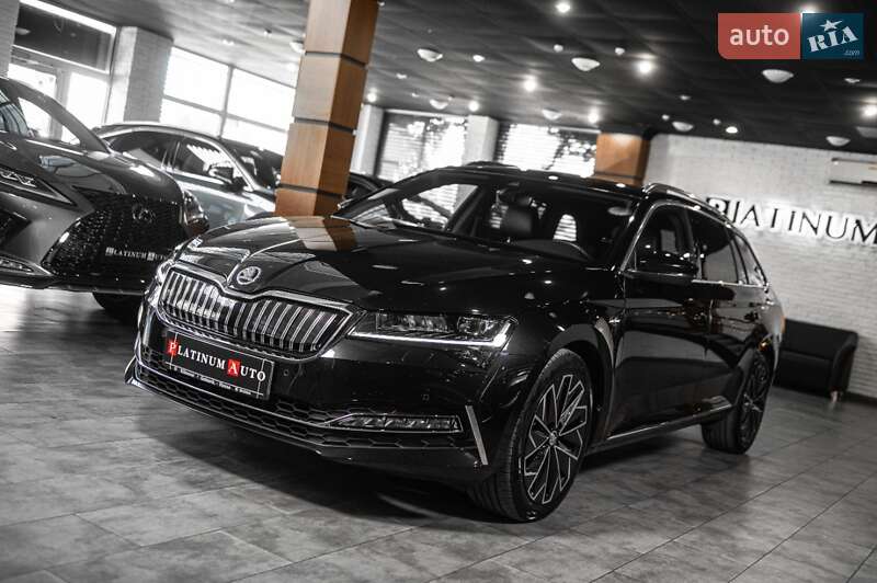 Універсал Skoda Superb 2020 в Ужгороді