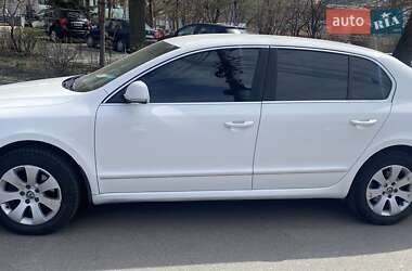 Ліфтбек Skoda Superb 2013 в 