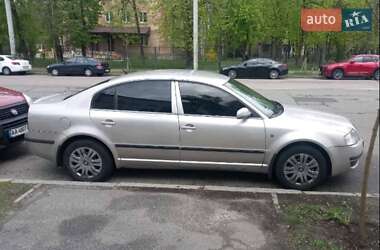 Лифтбек Skoda Superb 2004 в Киеве