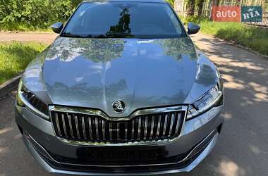 Лифтбек Skoda Superb 2019 в 