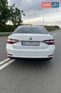 Лифтбек Skoda Superb 2016 в 
