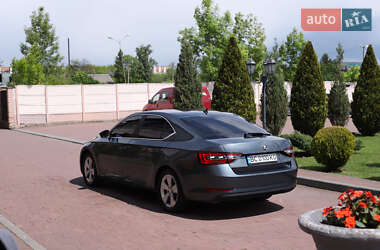 Лифтбек Skoda Superb 2016 в 