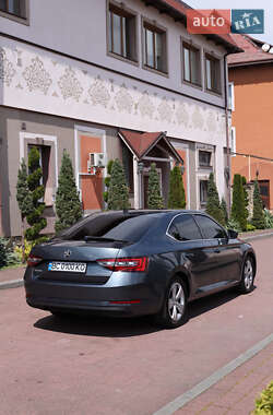 Лифтбек Skoda Superb 2016 в 