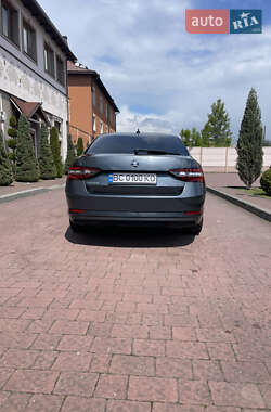 Лифтбек Skoda Superb 2016 в 