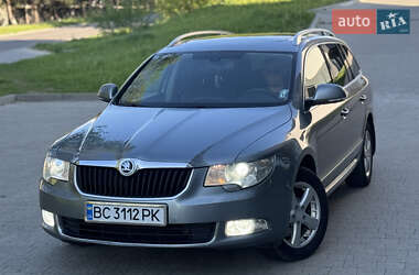 Универсал Skoda Superb 2010 в Новояворовске