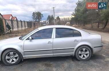 Лифтбек Skoda Superb 2004 в Сарнах