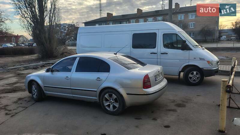 Лифтбек Skoda Superb 2004 в Сарнах