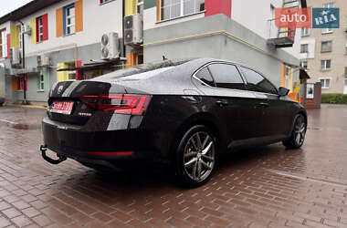 Ліфтбек Skoda Superb 2019 в 