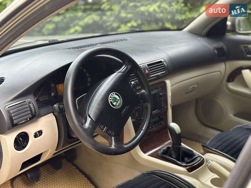 Лифтбек Skoda Superb 2004 в Стрые