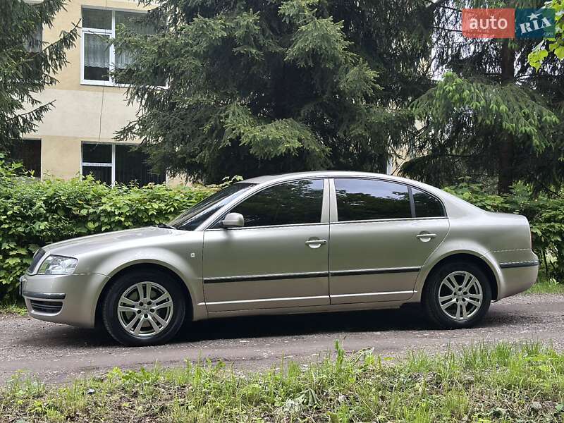 Лифтбек Skoda Superb 2004 в Стрые