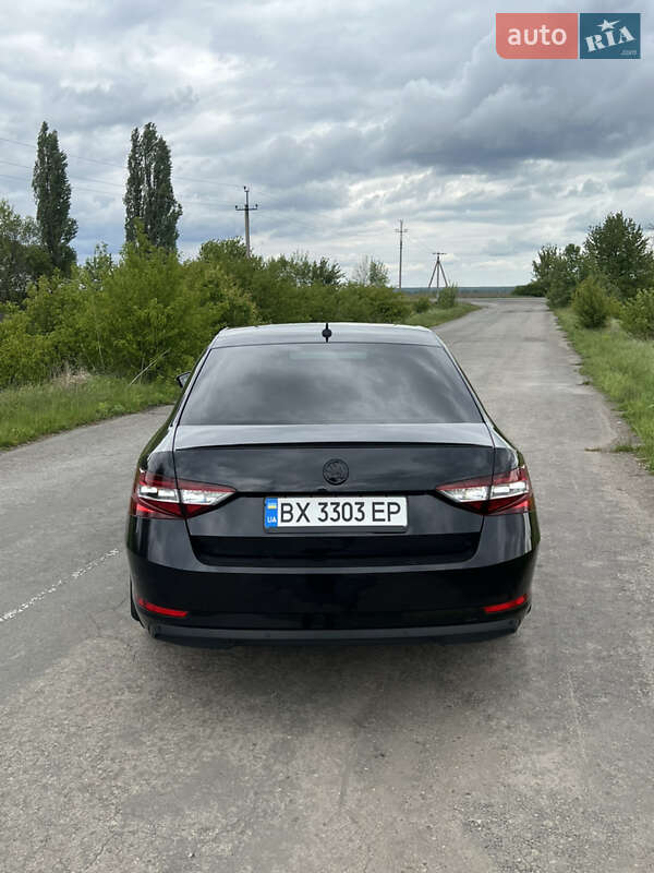 Ліфтбек Skoda Superb 2015 в Городку