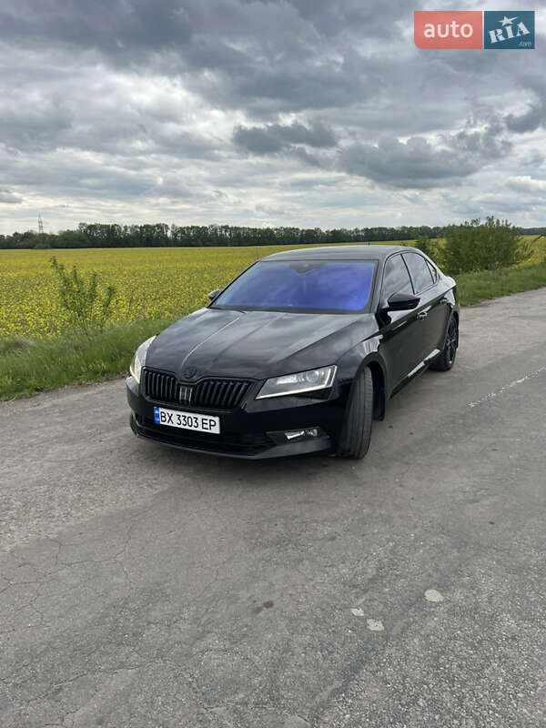 Ліфтбек Skoda Superb 2015 в Городку