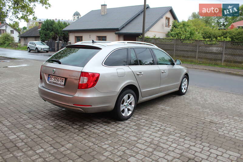 Универсал Skoda Superb 2012 в Жовкве