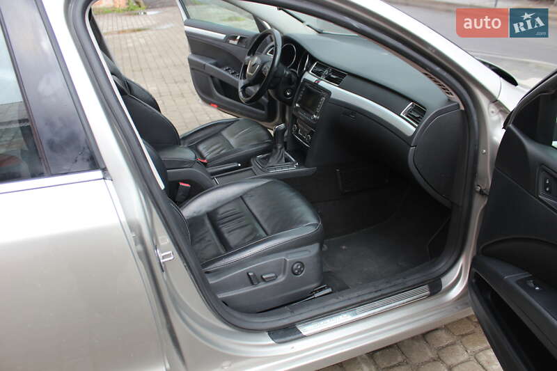Универсал Skoda Superb 2012 в Жовкве