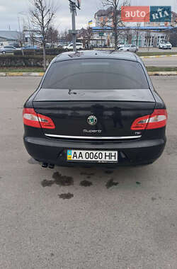 Лифтбек Skoda Superb 2011 в 