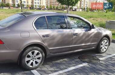 Лифтбек Skoda Superb 2012 в Софиевской Борщаговке