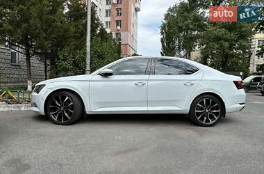 Лифтбек Skoda Superb 2015 в 