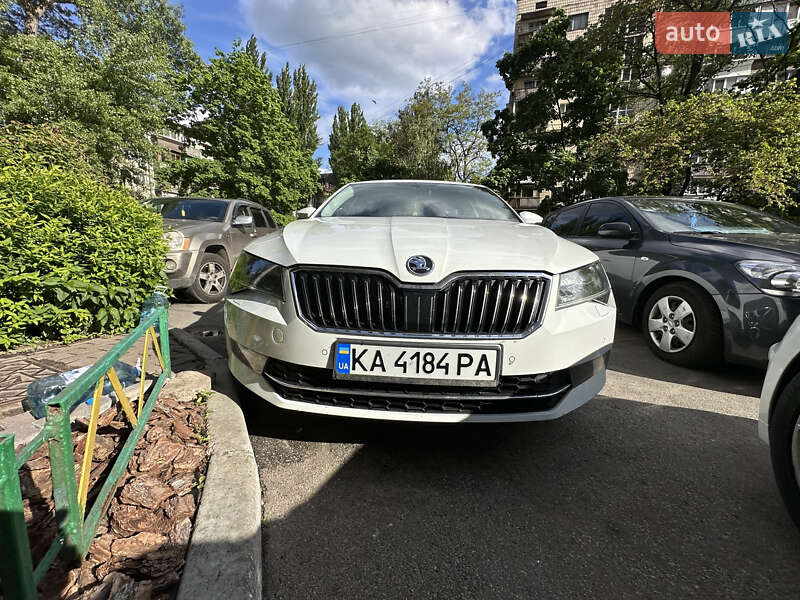 Лифтбек Skoda Superb 2015 в Киеве