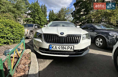 Лифтбек Skoda Superb 2015 в 
