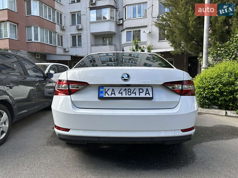 Лифтбек Skoda Superb 2015 в Киеве