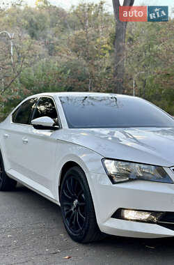 Лифтбек Skoda Superb 2015 в 