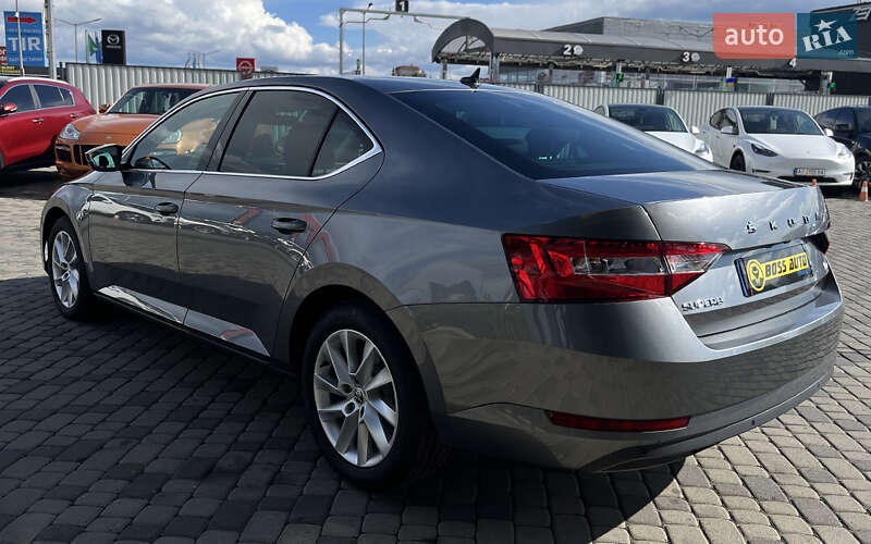 Ліфтбек Skoda Superb 2023 в Мукачевому