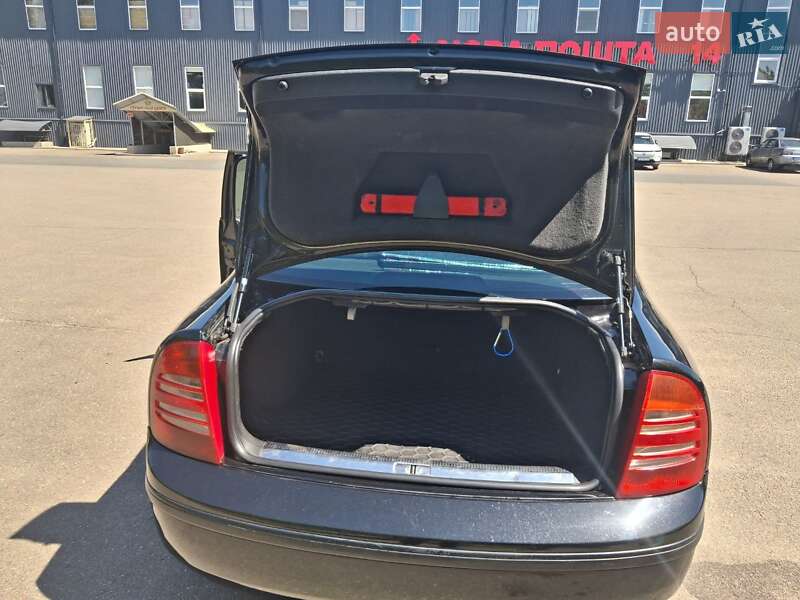 Лифтбек Skoda Superb 2004 в Чернигове
