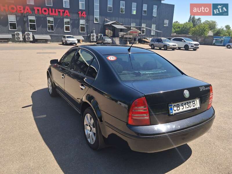 Лифтбек Skoda Superb 2004 в Чернигове