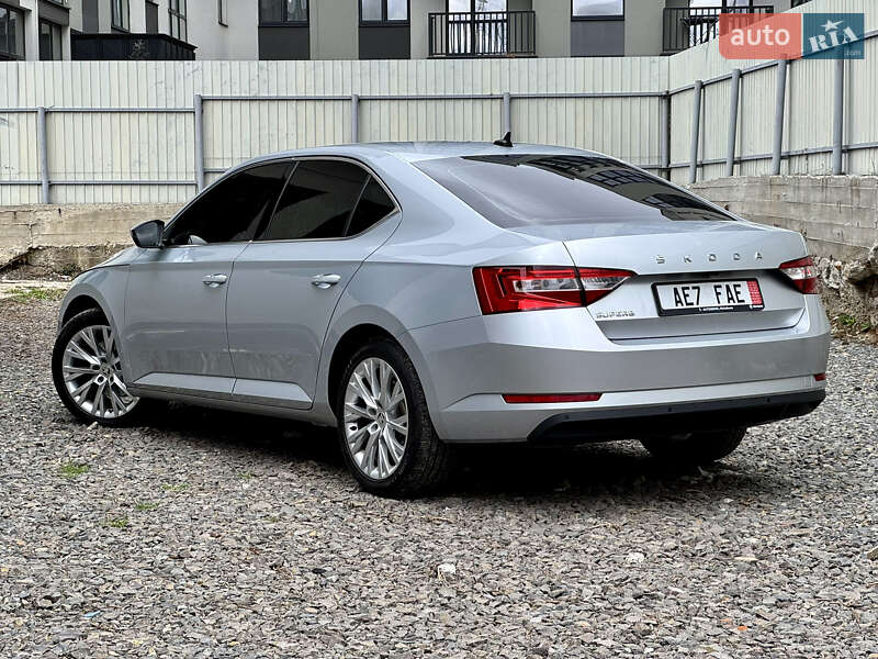 Ліфтбек Skoda Superb 2022 в Ужгороді