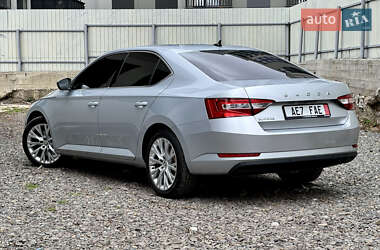 Лифтбек Skoda Superb 2022 в 