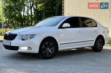 Лифтбек Skoda Superb 2013 в 