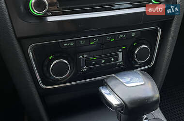 Лифтбек Skoda Superb 2012 в 